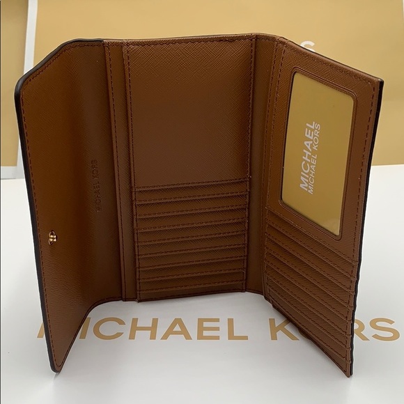 Michael Kors Jet Set Travel LG Trifold Wallet - Picture 6 of 16